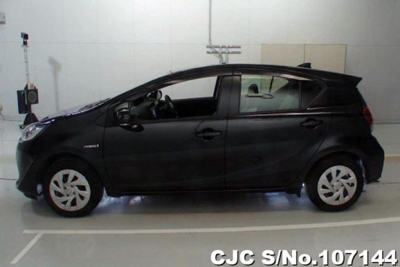 Toyota Aqua in Black for Sale Image 5