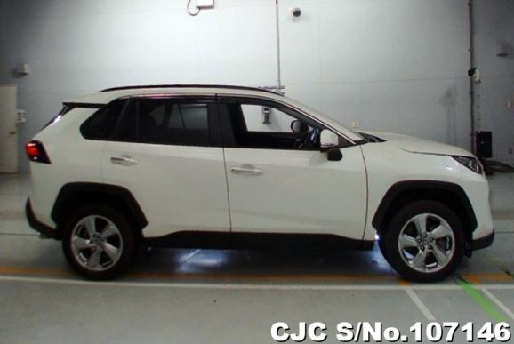 Toyota Rav4 in White for Sale Image 4