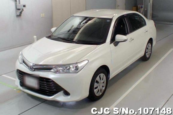 Toyota Corolla Axio in White for Sale Image 3