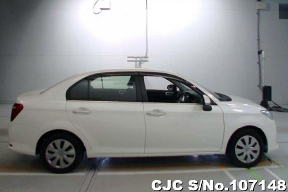 Toyota Corolla Axio in White for Sale Image 4