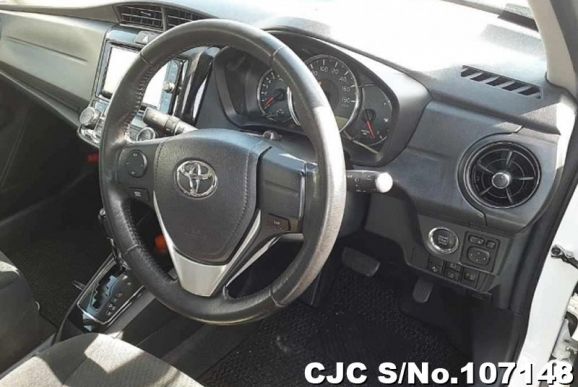 Toyota Corolla Axio in White for Sale Image 6