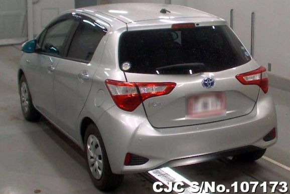 Toyota Vitz in Silver for Sale Image 2