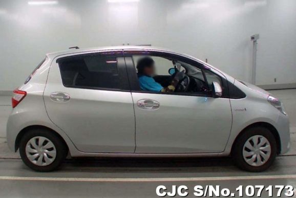 Toyota Vitz in Silver for Sale Image 4