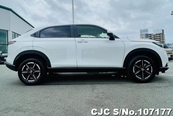 Honda Vezel in White for Sale Image 4