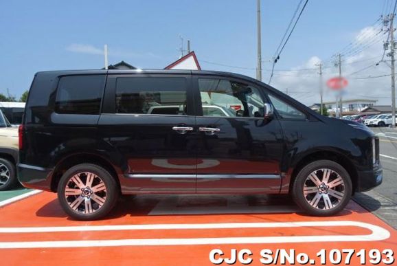 Mitsubishi Delica D5 in Black for Sale Image 5