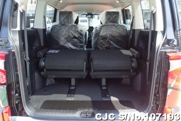 Mitsubishi Delica D5 in Black for Sale Image 6