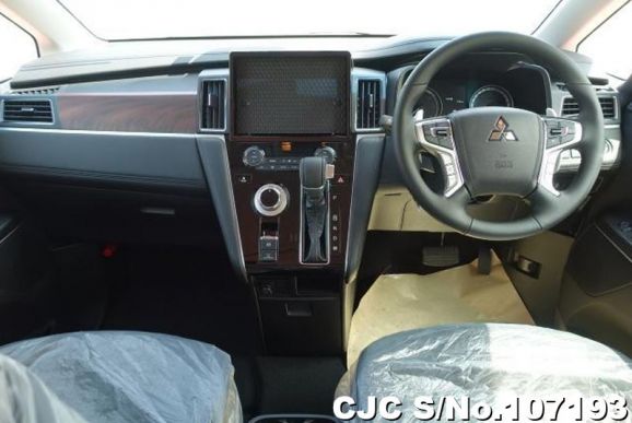 Mitsubishi Delica D5 in Black for Sale Image 7