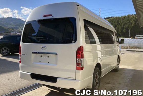 Toyota Hiace in White for Sale Image 2