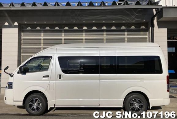 Toyota Hiace in White for Sale Image 5