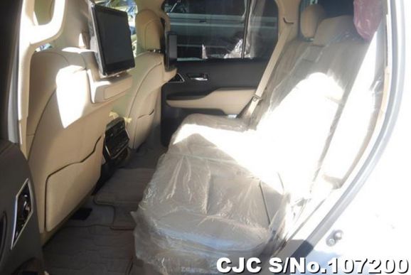 Toyota Land Cruiser in White for Sale Image 13