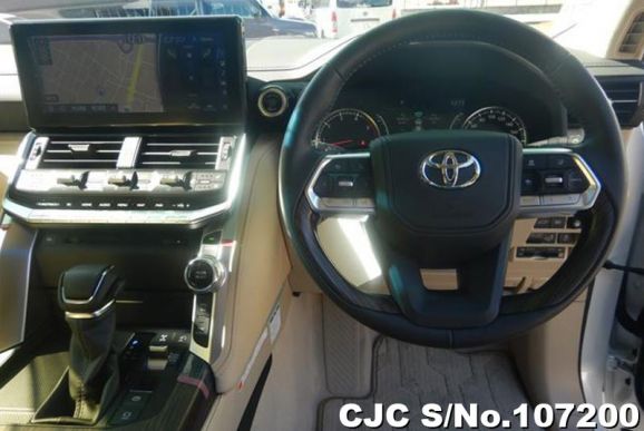 Toyota Land Cruiser in White for Sale Image 14