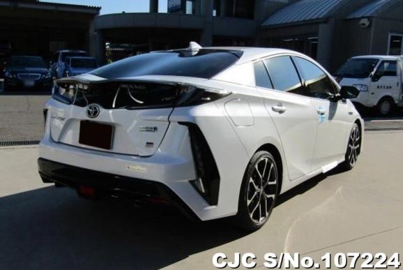 Toyota Prius in Pearl for Sale Image 1