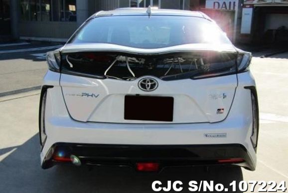 Toyota Prius in Pearl for Sale Image 3