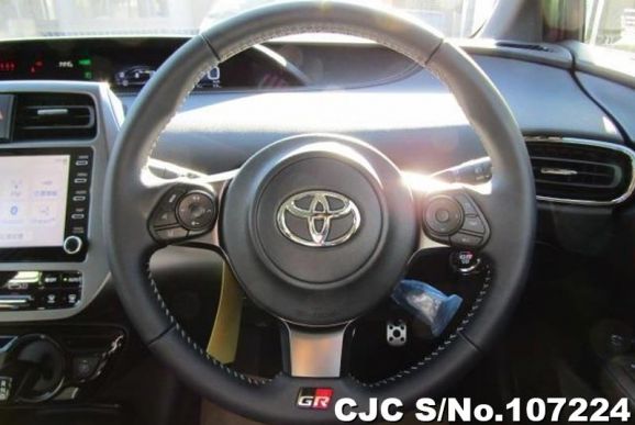 Toyota Prius in Pearl for Sale Image 10