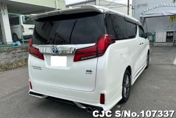 Toyota Alphard in White for Sale Image 2