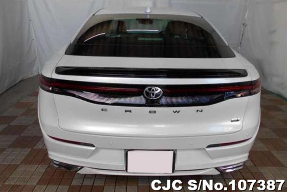 Toyota Crown Crossover in Pearl for Sale Image 5