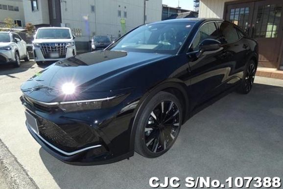 Toyota Crown Crossover in Black for Sale Image 3