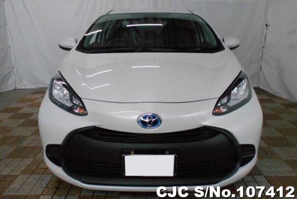 Toyota Aqua in Silver for Sale Image 4