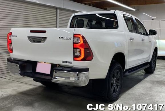 Toyota Hilux in White for Sale Image 2