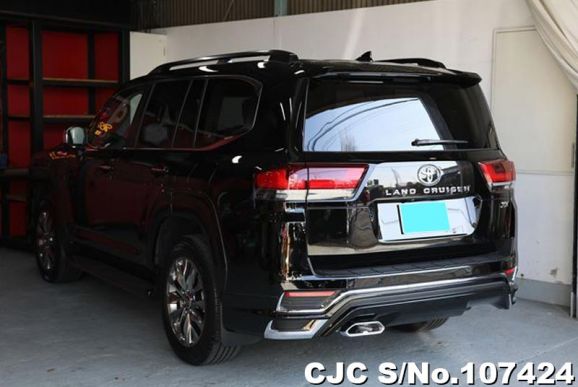 Toyota Land Cruiser in Black for Sale Image 2