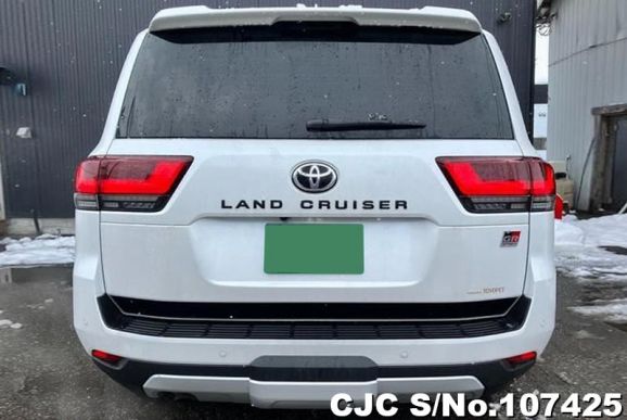 Toyota Land Cruiser in Pearl for Sale Image 5