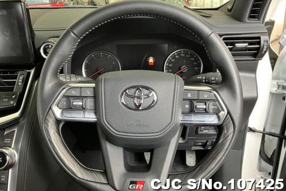 Toyota Land Cruiser in Pearl for Sale Image 13