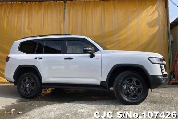 Toyota Land Cruiser in Pearl for Sale Image 2