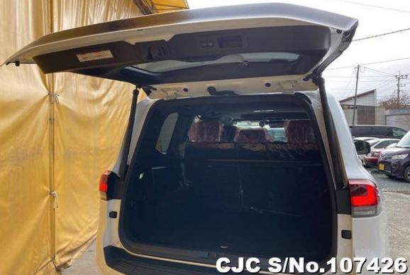 Toyota Land Cruiser in Pearl for Sale Image 4