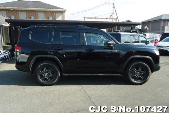 Toyota Land Cruiser in Black for Sale Image 3