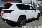 Lexus LX 600 in Pearl for Sale Image 2