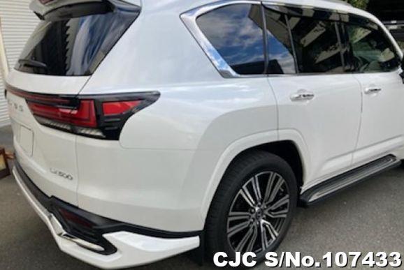 Lexus LX 600 in Pearl for Sale Image 2