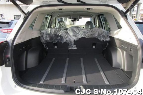 Subaru Forester in Pearl for Sale Image 3