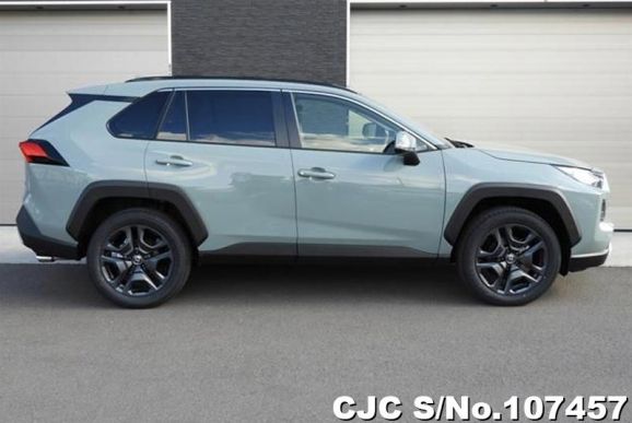 Toyota Rav4 in Green for Sale Image 5