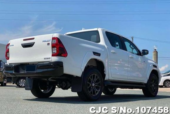 Toyota Hilux in White for Sale Image 1