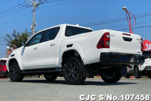 Toyota Hilux in White for Sale Image 2