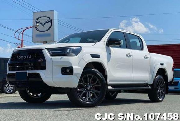 Toyota Hilux in White for Sale Image 3