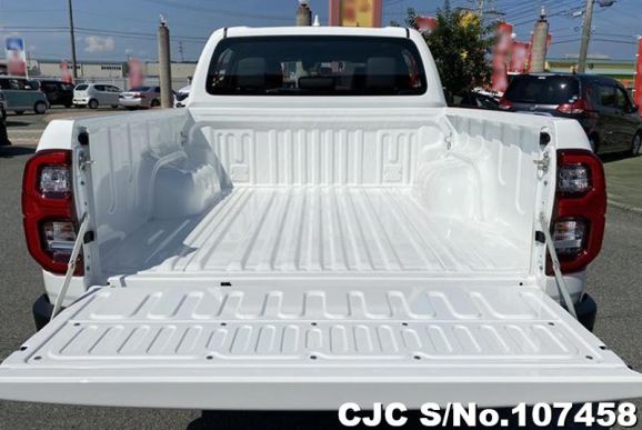 Toyota Hilux in White for Sale Image 8