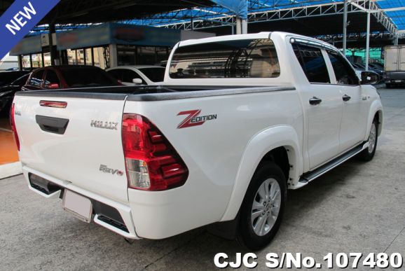 Toyota Hilux in White for Sale Image 2