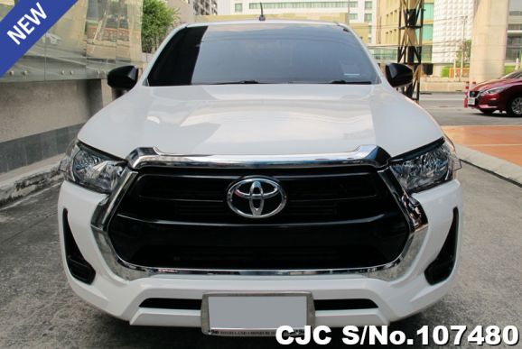 Toyota Hilux in White for Sale Image 4