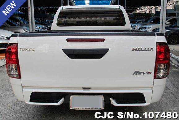 Toyota Hilux in White for Sale Image 5