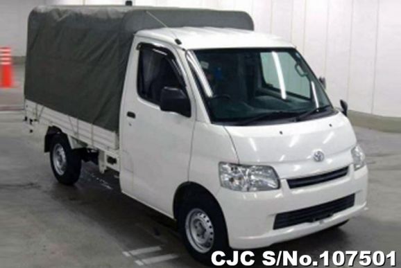 Toyota Townace in White for Sale Image 0