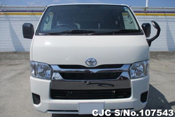 Toyota Hiace in White for Sale Image 3