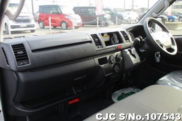 Toyota Hiace in White for Sale Image 10