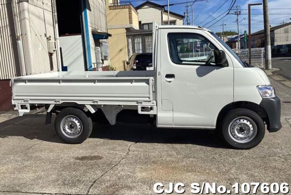 Toyota Townace in White for Sale Image 6