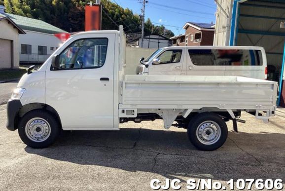 Toyota Townace in White for Sale Image 7