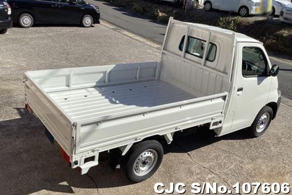 Toyota Townace in White for Sale Image 8