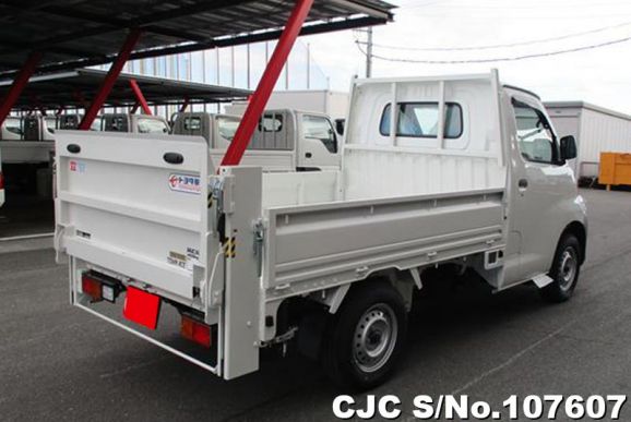 Toyota Townace in White for Sale Image 1