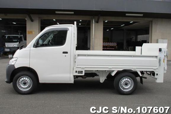 Toyota Townace in White for Sale Image 5