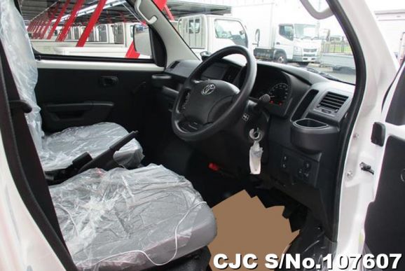 Toyota Townace in White for Sale Image 10