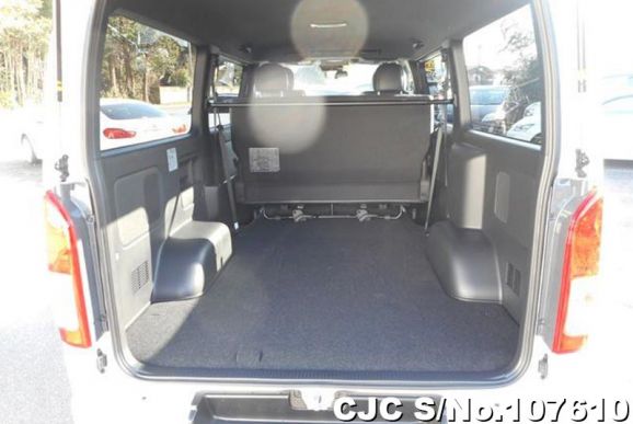 Toyota Hiace in White for Sale Image 6